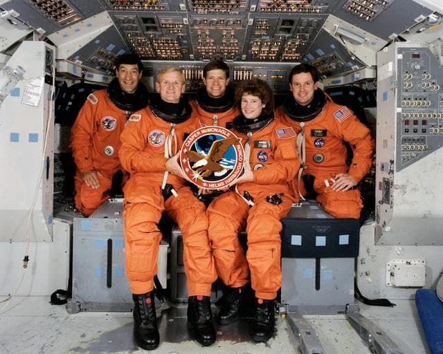 NASA image: STS-54 Endeavour, Orbiter Vehicle (OV) 105, official crew portrait