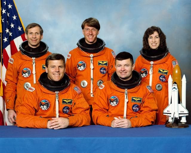 NASA image: STS-56 Discovery, OV-103, official crew portrait