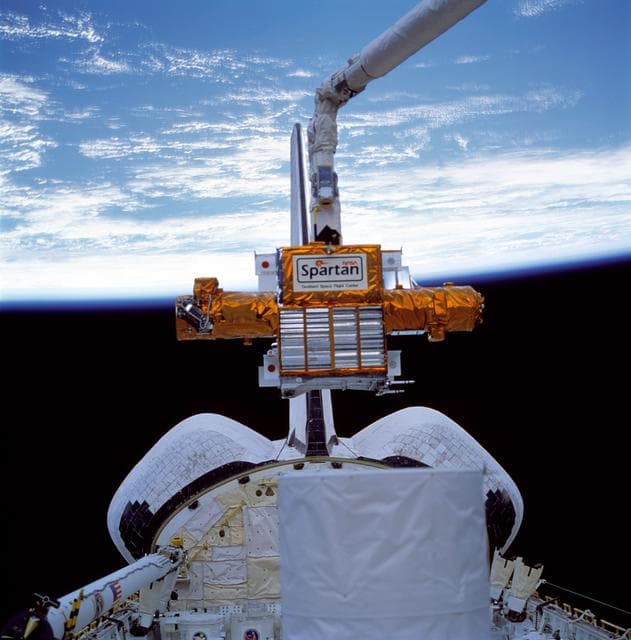 Pre-deploy operations with SPARTAN-201 during STS-64