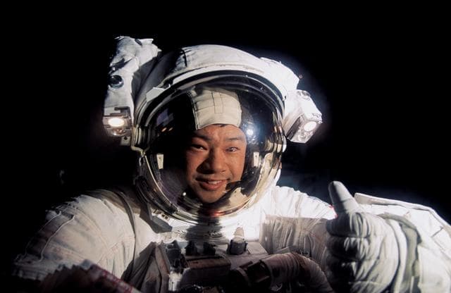 NASA image: Payload bay activity during second EVA of STS-72 mission