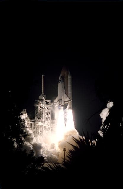 NASA image: STS-72 Endeavour, OV-105, liftoff from KSC Launch Pad 39B