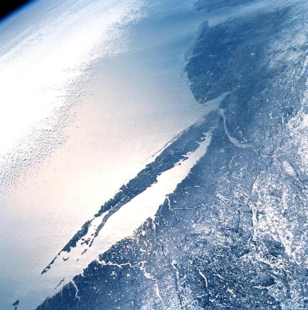 NASA image: Earth observation views of New York City taken from OV-105 during STS-99