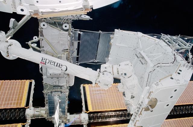 NASA image: View of the SSRMS end effector grappling the Spacelab Pallet taken during STS-100