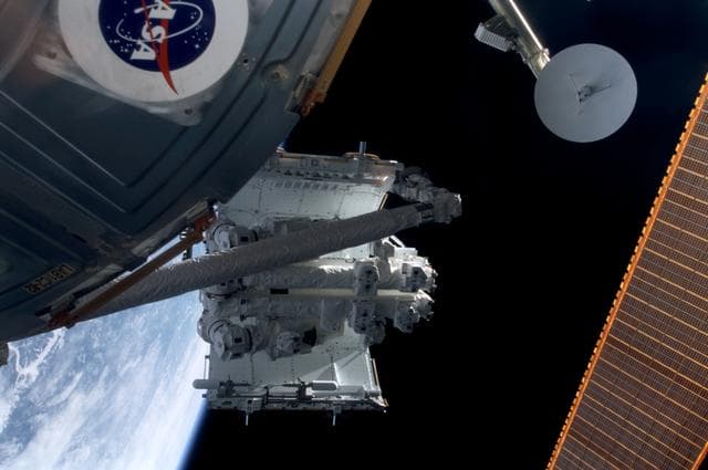 NASA image: Installation of Spacelab pallent