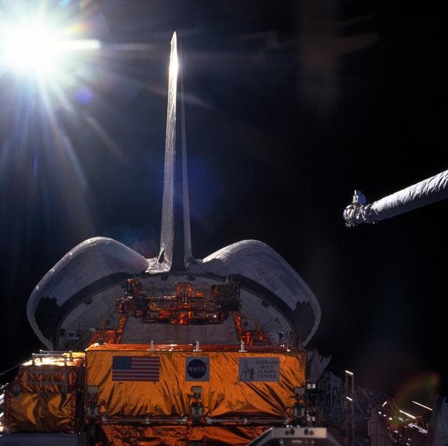 NASA image: RMS unberthed in preparpation for grapple of HST