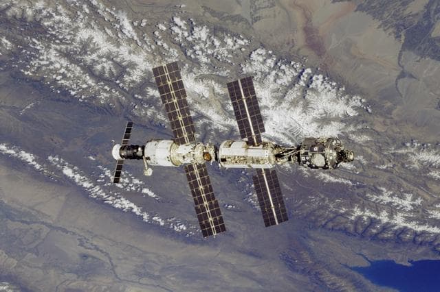 NASA image: Flyaround views of the ISS taken from Atlantis during STS-106.