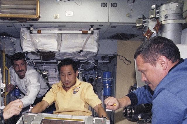 NASA image: Lu, Morukov, Burbank & Altman install TVIS in Zvezda during STS-106