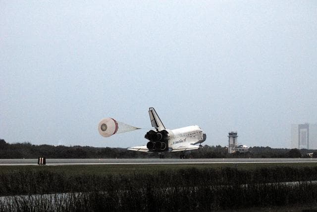 NASA image: STS-116 Landing