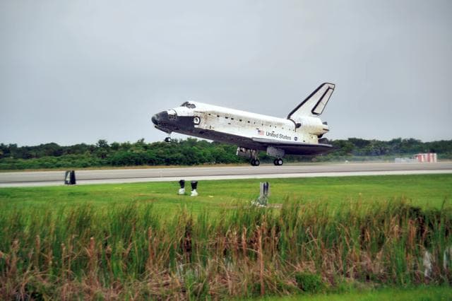 NASA image: STS-121 Landing of the orbiter Discovery