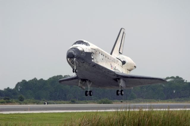 NASA image: STS-121 Landing of the orbiter Discovery