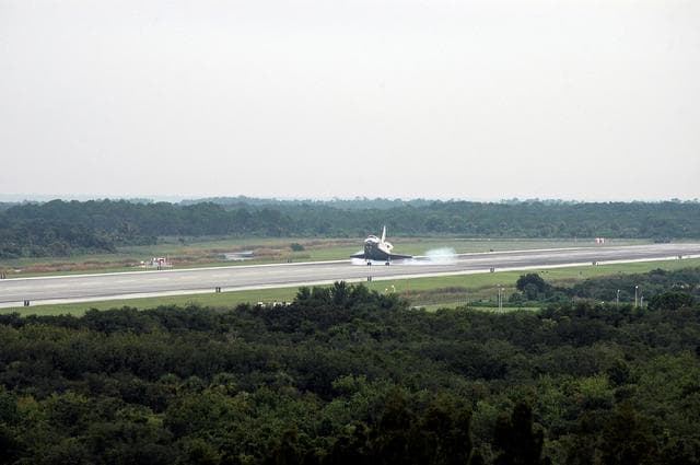NASA image: STS-121 Landing of the orbiter Discovery