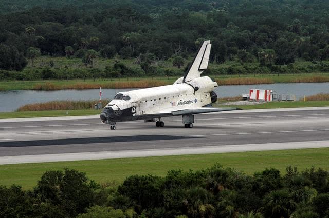 NASA image: STS-121 Landing of the orbiter Discovery