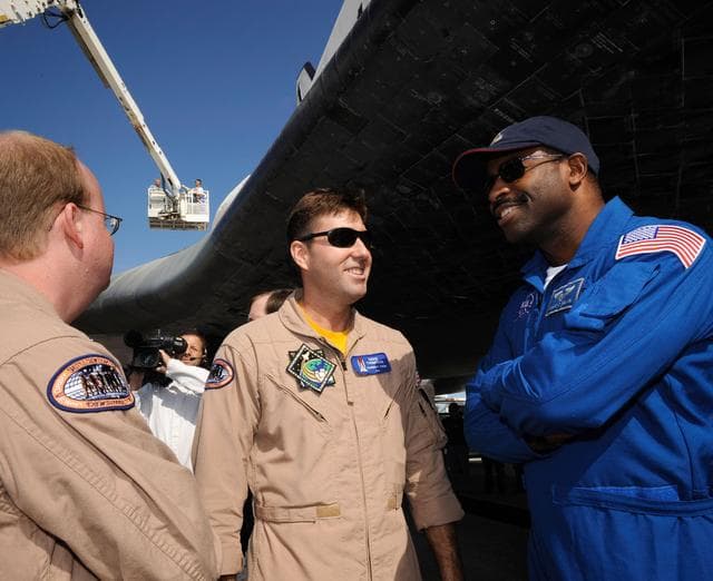 200802200004HQ  Space Shuttle Atlantis (STS-122) Lands