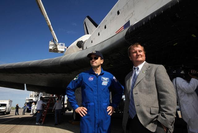 200802200007HQ  Space Shuttle Atlantis (STS-122) Lands