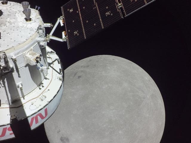 Orion Approaches Moon for Outbound Powered Flyby