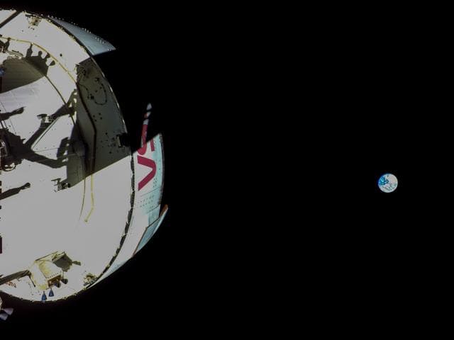 NASA image: Flight Day 9: Orion Looks Back at Earth