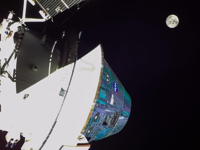 NASA image: Flight Day 19: Orion Approaches the Moon