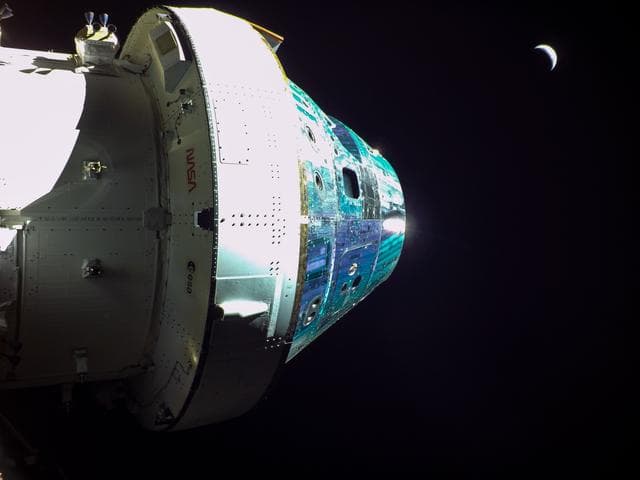 NASA image: Flight Day 19: A Slice of Earth