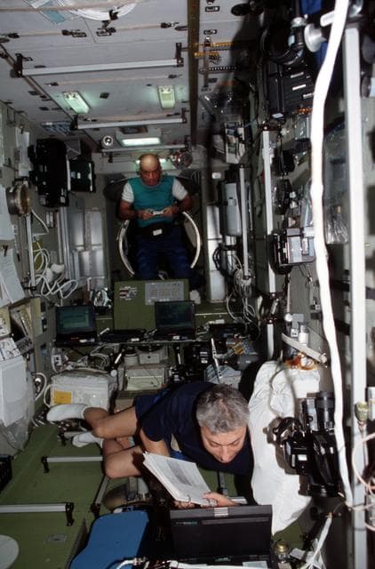 NASA image: iss002-356-017