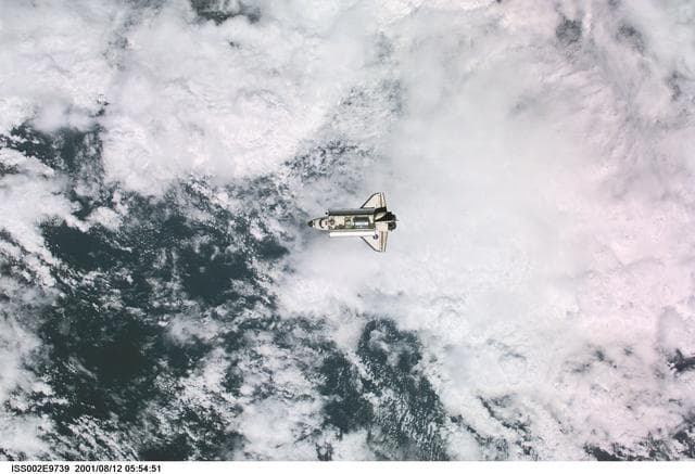 NASA image: Distant view of STS-105 orbiter Discovery on approach for docking with ISS