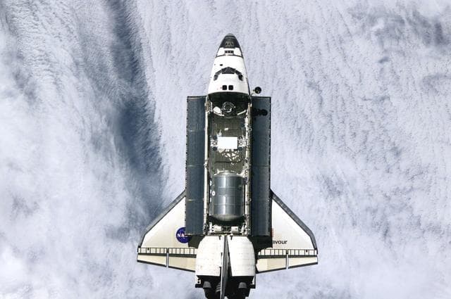 NASA image: View of the docking approach of Endeavour taken during Expedition Three