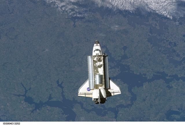 NASA image: Endeavour on approach to ISS for mission STS-111 UF2 / Expedition Four