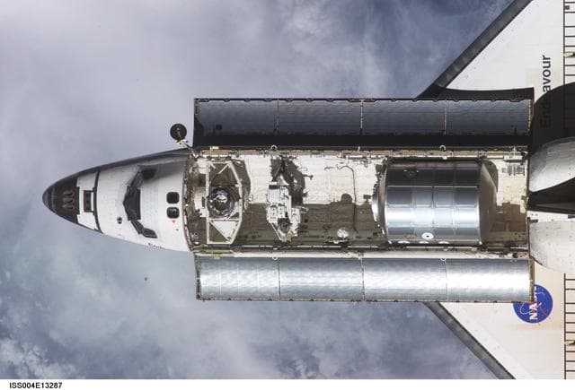 NASA image: Endeavour on approach to ISS for mission STS-111 UF2 / Expedition Four