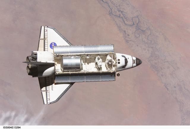 NASA image: Endeavour on approach to ISS for mission STS-111 UF2 / Expedition Four