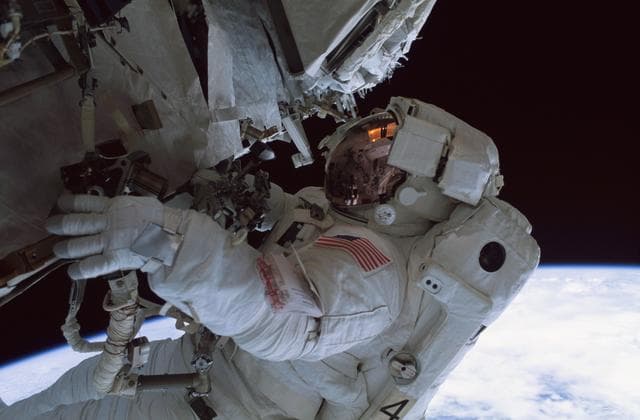 NASA image: Pettit works on the ISS during EVA on Expedition Six