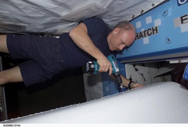 NASA image: Bowesox works on the ITCS in Destiny during Expedition Six