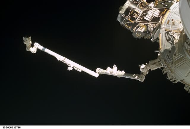 NASA image: View of SSRMS during Expedition Six