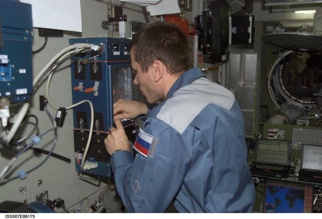 NASA image: Expedition Seven CDR Malenchenko with LADA greenhouse