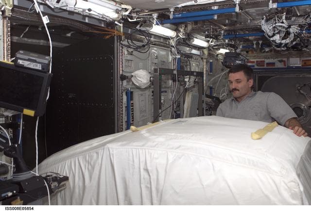 NASA image: Kaleri works with a ZSR in the Lab during Expedition 8
