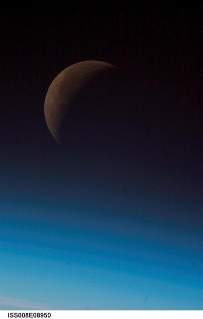 NASA image: View of the Crescent Moon / moonset taken during Expedition 8