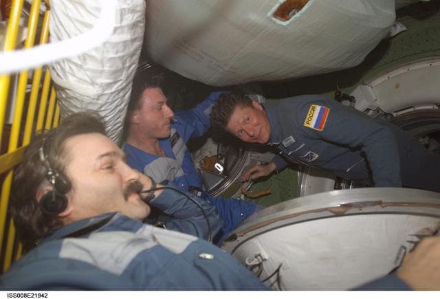 NASA image: Expedition 9 crew greeted by Expedition 8 crew upon arrival to ISS