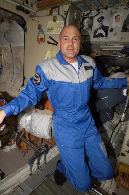 NASA image: Kuipers poses in the SM during Expedition 9 / Expedition 8