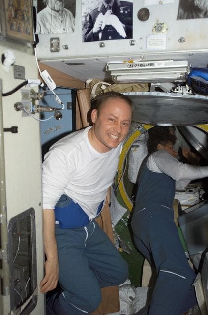 NASA image: Fincke enters the SM during Expedition 9 / Expedition 8
