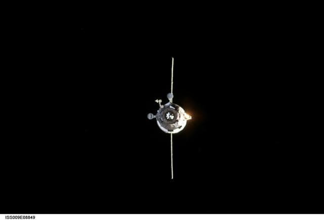 NASA image: Progress 14P approaches the ISS during Expedition 9