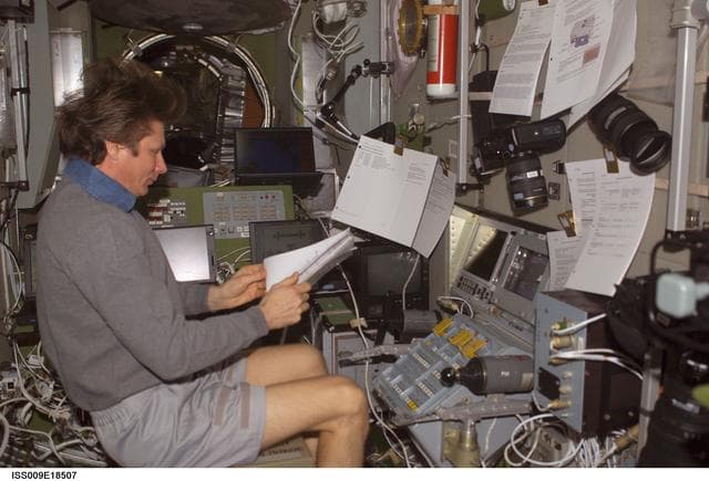 NASA image: Pakalka works at the Simvol-Ts workstation in the SM during Progress 15P docking OPS during Expedition 9