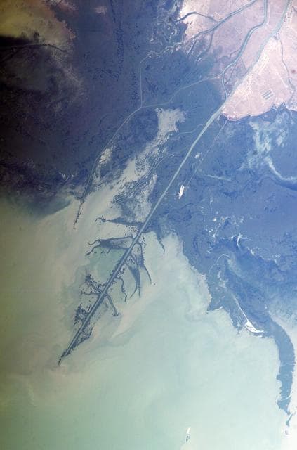 NASA image: iss009e18679