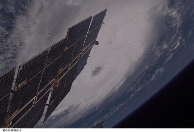 NASA image: iss009e20633
