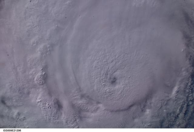 NASA image: iss009e21206