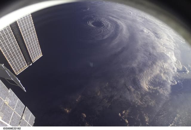 NASA image: iss009e22192