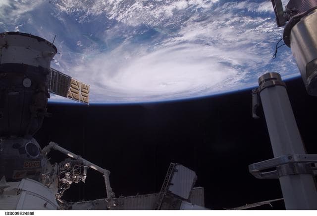 NASA image: iss009e24868