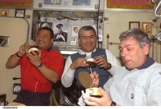 NASA image: Chiao,Sharipov and Shargin eat a snack inside the SM during Expedition 9/10 joint operations