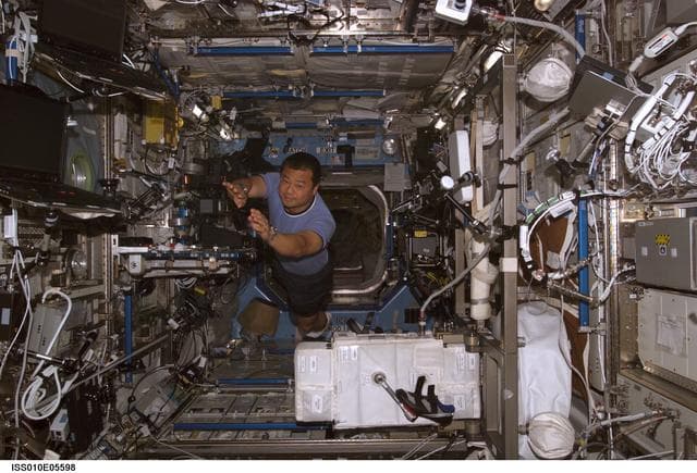 NASA image: Chiao floats in the U.S. Laboratory