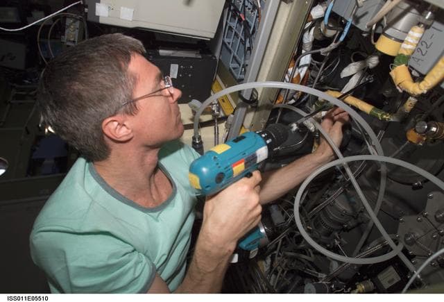 NASA image: Krikalev during Elektron repair