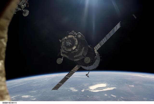 NASA image: Approach of Soyuz TMA-7/11S