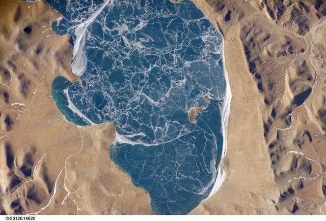 NASA image: iss012e14620