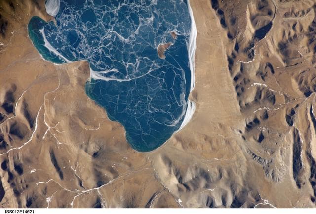 NASA image: iss012e14621
